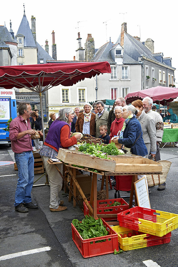 MARCHE PLACE DU MARCHIX VITRE FRANCE SEPTEMBRE 2012