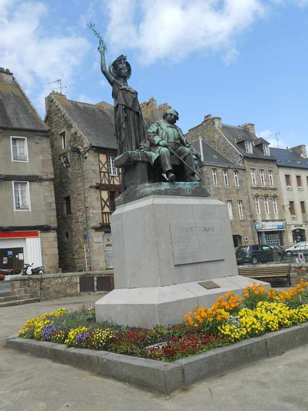 Tréguier-Statue-Renan