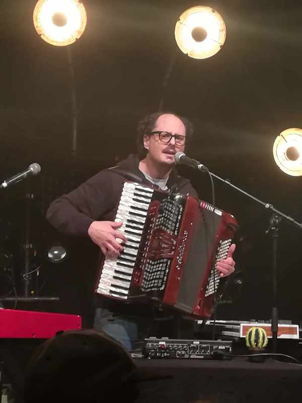 L'énergumène DJ et accordéoniste