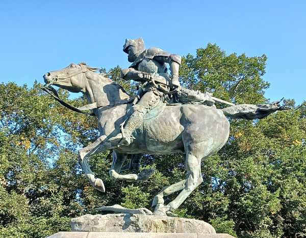 Sarrazin_statue Cheval Caen_opt